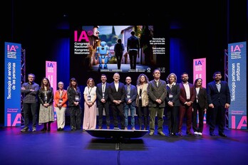 Ponentes y participantes en la apertura del Congreso sobre IA en Baluarte. 