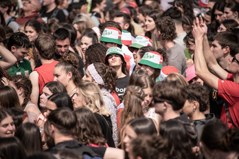 Jende asko hurbildu zen Senperera, tartean gazteak. 