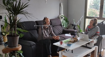 Maite Bidarte eta Xprai diseinatzailea 'Iruindar' Berriak saioa egiten