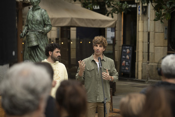 Jon Insausti eta Iñigo Anzak talde turistikoei buruzko araudiaren aurkezpenean