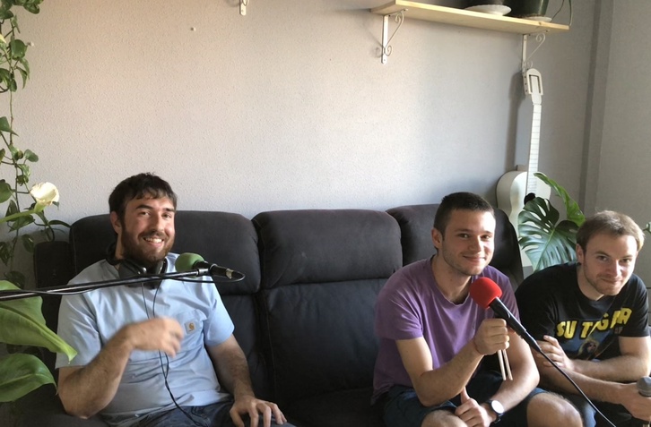 BARNIZ taldeko kideak eta Sergio Azkarate zinegilea Iruindar Berriak saioan izan dira