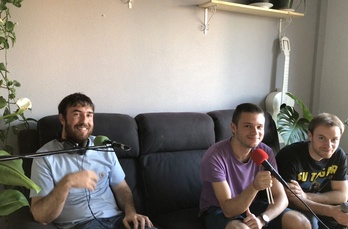 BARNIZ taldeko kideak eta Sergio Azkarate zinegilea Iruindar Berriak saioan izan dira