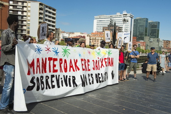 SOS arrazakeriaren agerraldia. Kaleko saltzaileen kriminalizazioa salatzen Bilbon. 