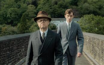 Toby Jones 'Mr. Burton' filmeko une batean