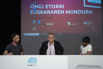 Osteguneko solasaldietako bat, Bilbon.