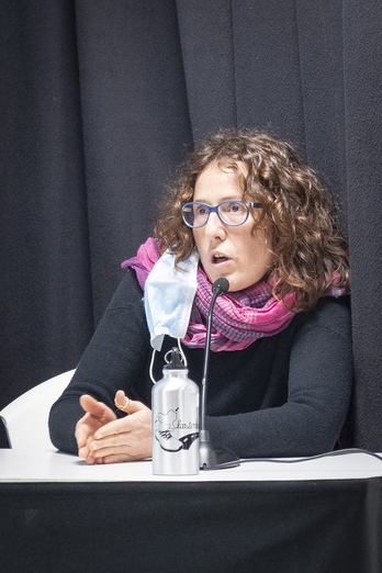 Maite Aranalde, Villabona-Amasan, “Emakumea, espetxea, zaintza” mahainguruan.