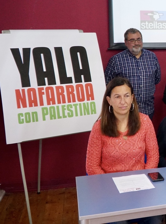 Isa Eguiguren, Yala Nafarroako kidea, plataformaren agerraldi batean.