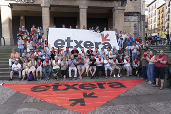 Agerraldia egin dute Iruñean Sarek eta Etxeratek, ekimenak aurkezteko.