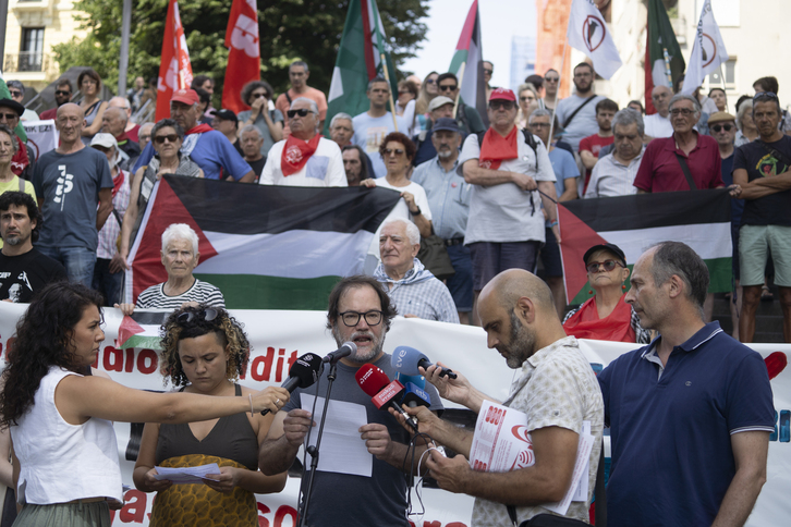 Gizarte Eskubideen Gutunak gastu militarraren igoeraren aurka protesta egin du