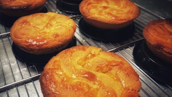 Euskal pastelaren tailerra egin daiteke  Euskal Pastelaren Museoan. 