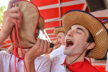 Festazale bat zatoa eskuan