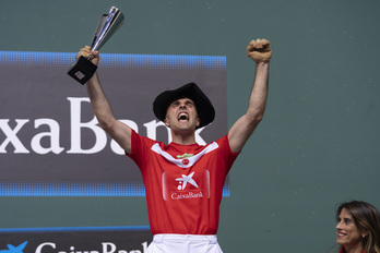 Jon Ander Peña celebra la victoria en el cuatro y medio de San Fermín. 