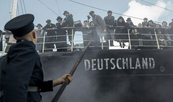  'Never Alone (Nunca más)' filmeko une bat