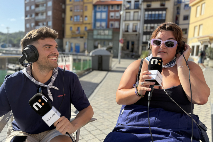 Paul Elizondo eta Maite Caruezok herri arrantzalearen nortasuna nolakoa den argi utzi digute Kosta ala kostan.