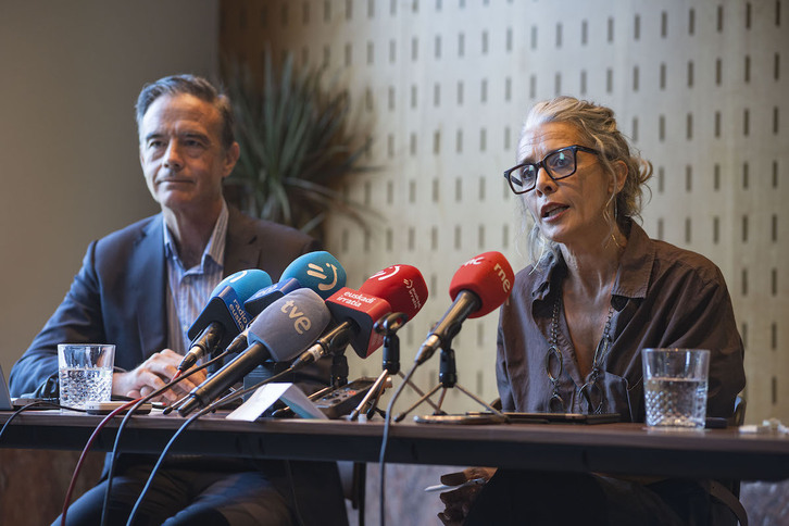 Guillermo Dorronsoro eta Pilar Kaltzada txostena aurkeztu zuten egunean.