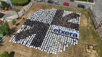 Lakuntzan egindako mosaiko erraldoia, Sarek azken Hatortxuren baitan antolatutako azken ostiral nazionalean.