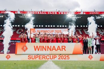 El Twente prolonga su racha de éxitos adjudicándose su cuarta Supercopa.