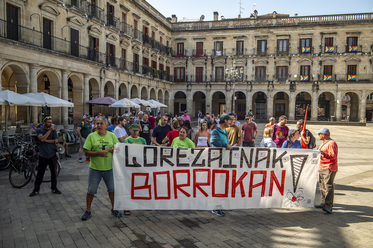 Enviserreko langileen protesta, udalari negoziazioa eskatzeko.