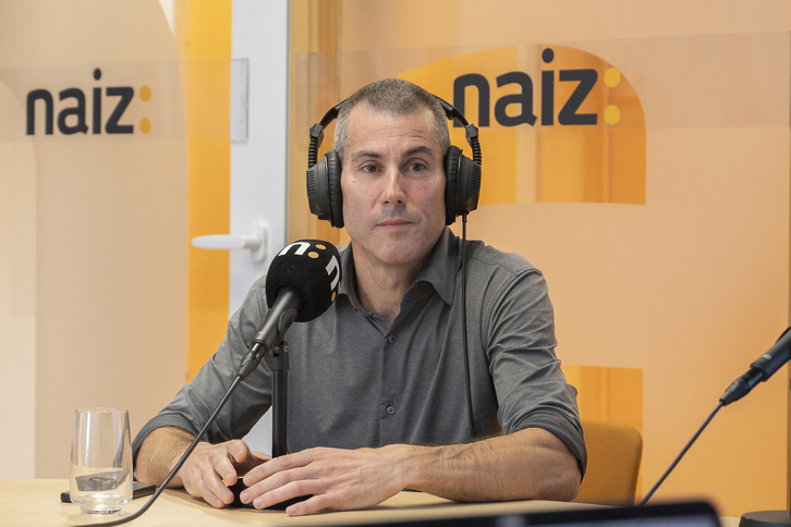 EH Bilduko Arkaitz Rodriguez, Naiz Irratiaren estudioan.