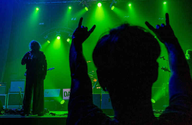 Kokein da kanpainarekin bat egin duen euskal taldeetako bat, irudian Ahotsenean emandako kontzertu batean.