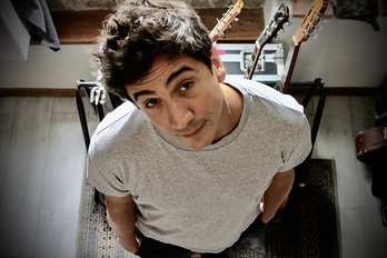 Bi hilabetetan hogeitik gora kontzertu emango ditu Jurgi Ekizak ‘Argitzala’ diskoa aurkeztuz.