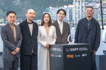 ‘SAI: disaster’ filmeko lan taldea, astearte honetan, Donostian.