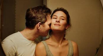 ‘Elskling’ (‘Adorable’) filmeko pasarte bat