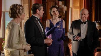 ‘Downton Abbey: The Grand Finale’ filmeko une bat