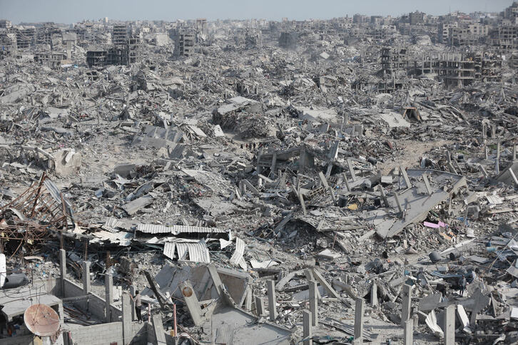 24 hilabeteko erasoaldiak suntsipena ekarri du. Irudian Jabaliako errefuxiatu kanpalekua.