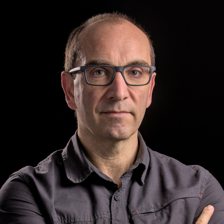 Amazon bezalako zerbitzari zerbitzuetan arazoak ohikoak direla uste du Calvok