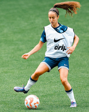 Maite Oroz entrenando con Tottenham Hotspur.