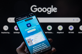 Atlas, el navegador de los creadores de ChatGPT, en un dispositivo móvil.