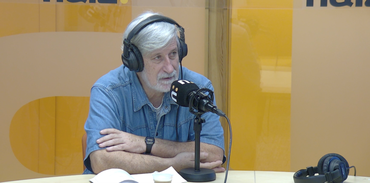 Iosu Chueca, NAIZ Irratiko estudioetan.