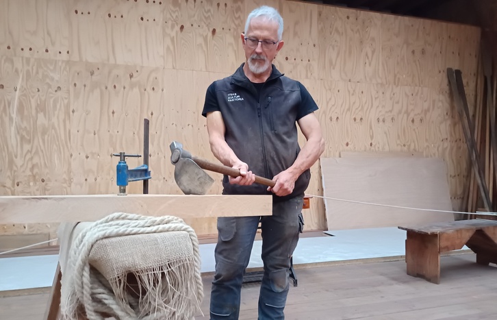 Zura lantzeko jardueretan aritzen da bereziki Ernesto Fernandez Pensado.