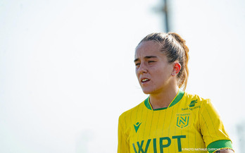 Izarne Sarasola Nanteseko kamisetarekin