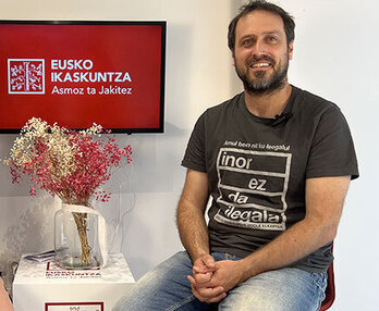 Iñaki Zaldua Eusko Ikaskuntza antolatutako solasaldi batean. 