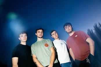 Slide taldeak debuteko disko laburra plazaratu du 2025ean, ‘Agur’.