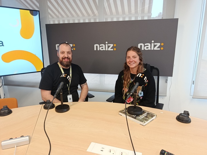 Helena Ruiz de Azua, Zaporeak-eko komunikazio arduraduna eta Jon Ander Galarraga, Kutxa fundazioko kidea