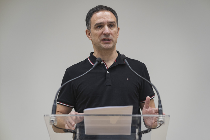 Mitxel Lakuntza martxoaren 17ko greba deialdia iragartzeko agerraldian.