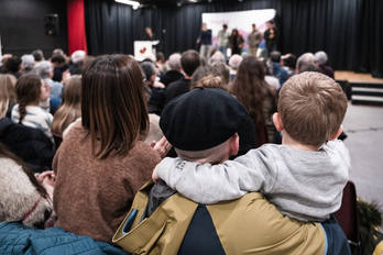 Belaunaldien arteko topaleku ari da izaten Xilaba, irudian Hiriburu