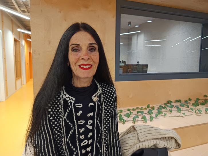 Ane Albisu NAIZ Irratiaren erredakzioan.