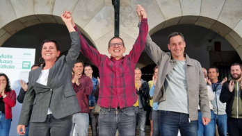 Jose Ramon Bilbao, Gernikako Udaleko EH Bilduko zinegotzia, Iker Casanova eta Mertxe Aizpuruaren artean.