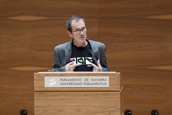 Mikel Asiain Nafarroako Parlamentuko Osoko Bilkuran.