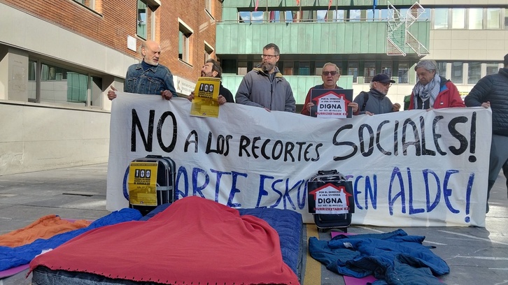 Berri Otxoak elkarteak Barakaldoko udaletxearen aurrean egindako elkarretaratzea.