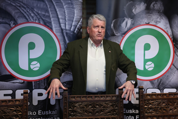 Joxe Mari MItxelena EEPFko presidentea Abadiñon hilaren 21ean egindako agerraldian.