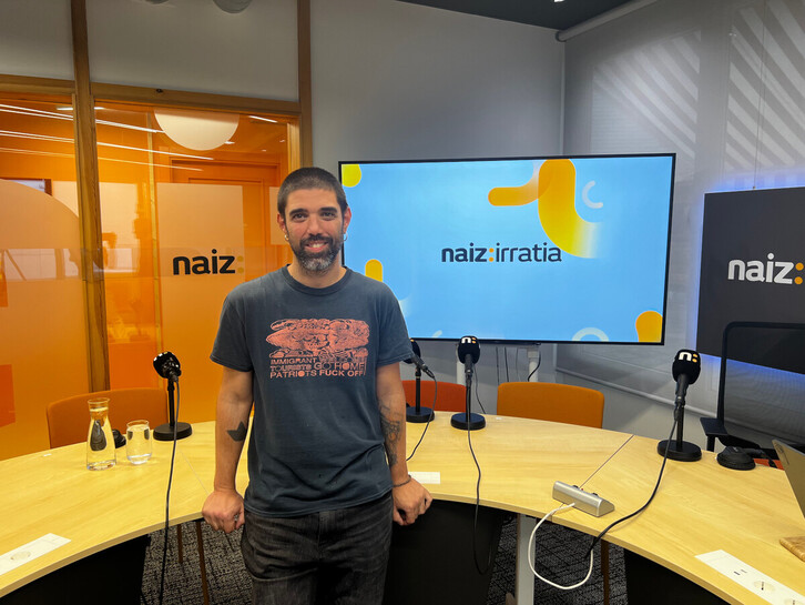 Xabi Elorza ‘Txirli’ NAIZ Irratiko estudio nagusian