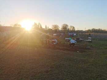 Herrizoma kideak baratzan lanean