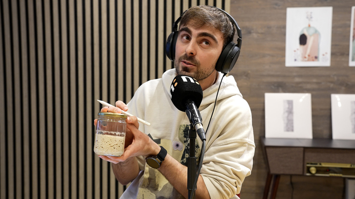 Lander Cornagok ore ama poto bat oparitu digu