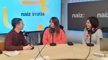  Amaia Madariaga eta Oihane Arriaran, Urtzi Ugalderekin, NAIZ Irratiko estudioan
