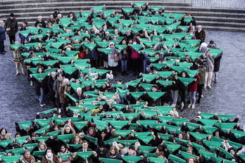 Bilboko Arriaga plazan egindako giza begizta